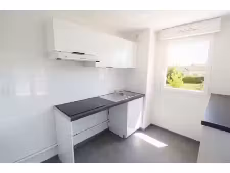 t3 avec balcon et parking
