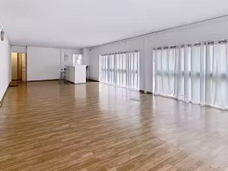 location local commercial 70m² mougins 06250