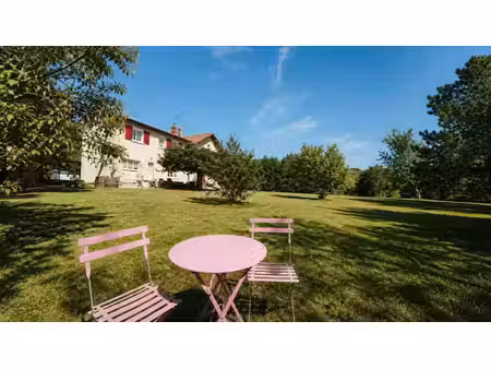 domaine + 300 m2 dont maison de 10 pièces de 188 m² à montsoué