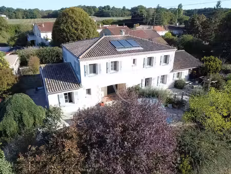 vente maison 12 pièces 253m2 fléac-sur-seugne 17800 - 444500 € - surface privée