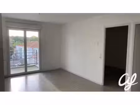 appartement t2 z.a.d.  z.i. nord - 43.87 m2 110 000 euros