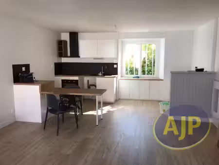 a louer maison 1ch + bureau cugand
