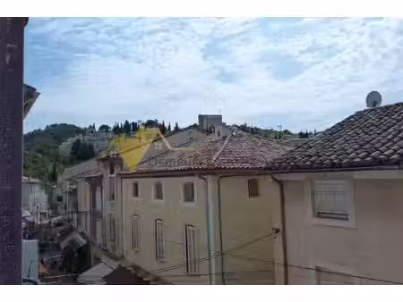 appartement avec cachet 2 chambres à proximité de tous les c