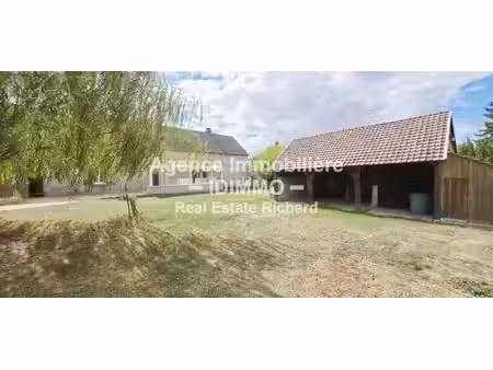 corps de ferme 149 m2  jusqu’à 4 chambres  1 794 m2 de terra