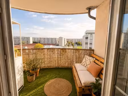 t3 lumineux - ascenseur - balcon