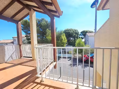 saint-pierre-la-mer - t2 mezzanine avec terrasse et jardin-parking