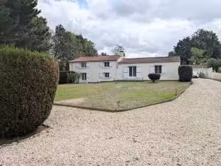 vente maison à saint-révérend (85220) : à vendre / 122m² saint-révérend