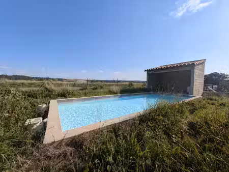 villa plain pied avec piscine à escales
