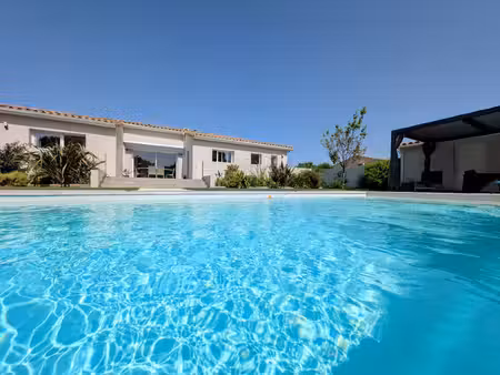 magnifique villa plain pied avec piscine