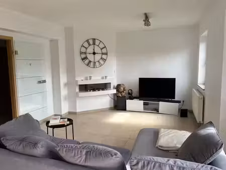 très beau et grand appartement avec 4 chambres  2 emplacemen