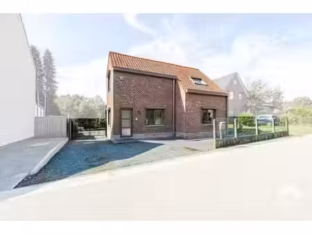 maison 4 façades avec garage  carport et jardin