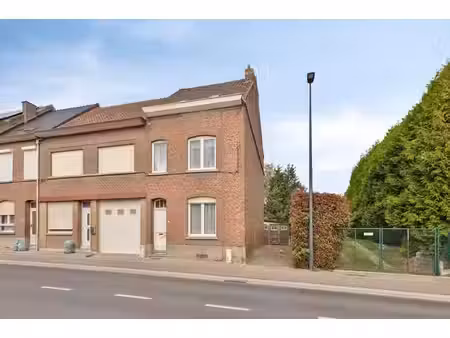 maison 3-façades avec 4 chambres possible + garage