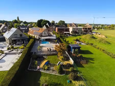 propriété d’exception avec piscine sur ± 24 ares