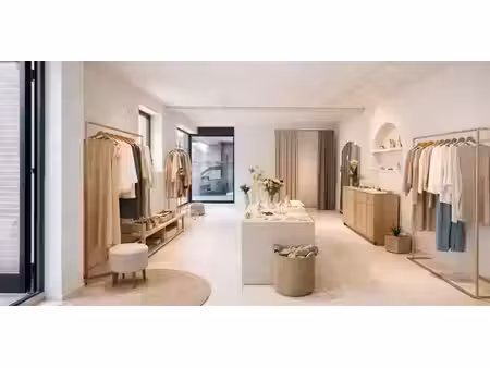 bien commercial à vendre à visé pour € 179.000