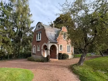 a deux pas de la gare de la hulpe !