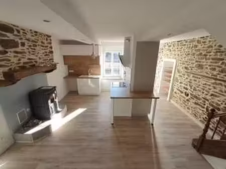 location maison à montenay (53500) : à louer / 67m² montenay