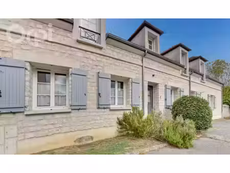 maison de luxe à vendre à chamant