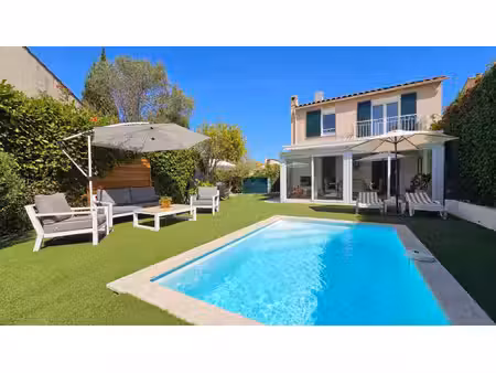maison de luxe à vendre dans le quartier les combes