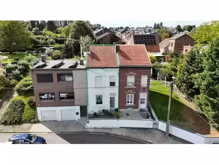 maison possibilité 4 chambres avec cour
