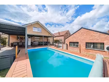 magnifique villa / bungalow 4 façades avec piscine à wanze