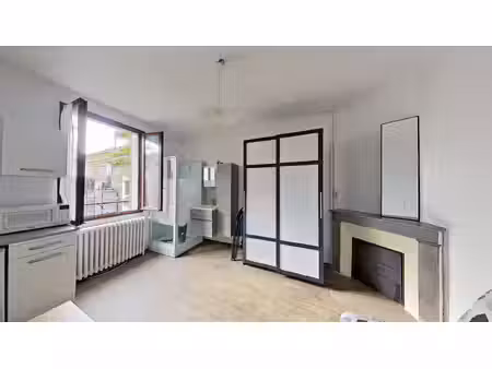 antony / studio 13m² bon état  lumineux et calme