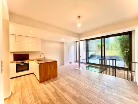 tomberg : magnifique duplex 2-ch avec jardin et terrasse