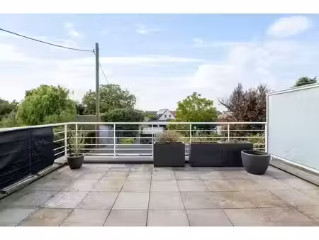 gezellig appartement met 2 slaapkamers  terras en garage ...