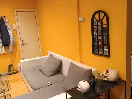 joli studio meublé à ougrée dans immeuble bien tenu