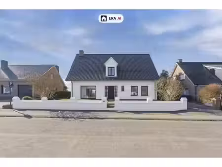 maison spacieuse avec beaucoup de potentiel à pollinkhove
