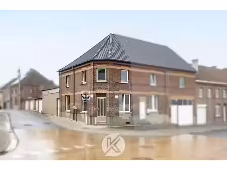 te renoveren woning met garage