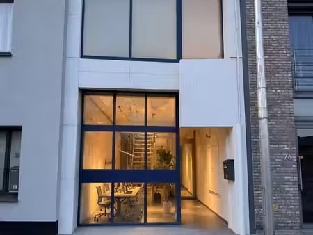 zeer bereikbaar handelspand (119m²) met meerdere open rui...