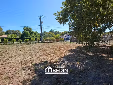 terrain 900 m²