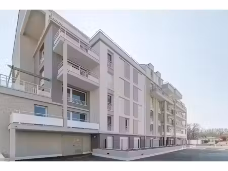 location appartement 4 pièces 84 m² à saint-fargeau-ponthierry (77310)  1 262 €