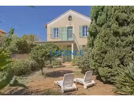 vente maison 8 pièces 92 m² à carqueiranne (83320)  720 000 €