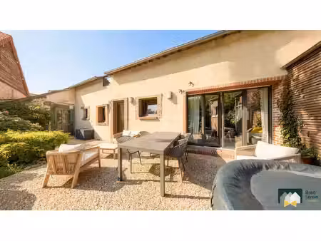 magnifique longere renovee en coeur de ville de saint - prest !