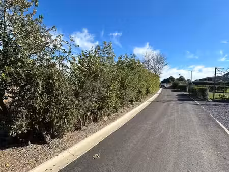 terrain à bâtir dans une rue calme de witry