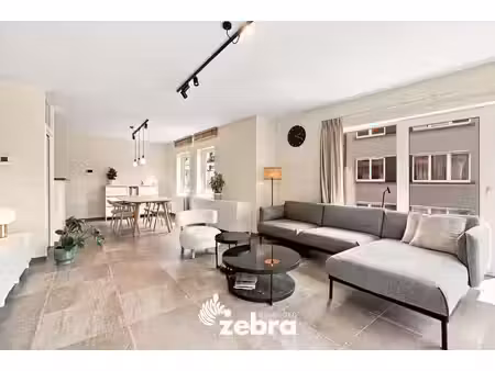 lichtrijk 2-slaapkamerappartement met terras en staanplaa...