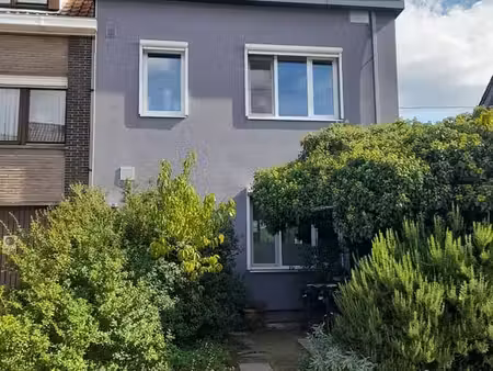 maison rénovée avec jardin écologique