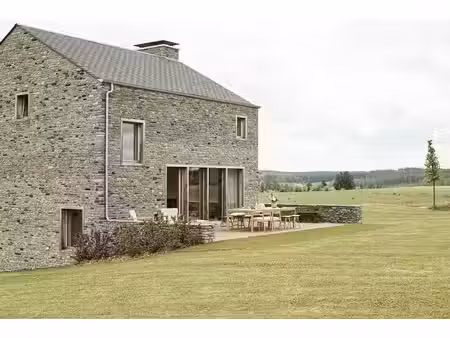 refuge contemporain avec vue dégagée