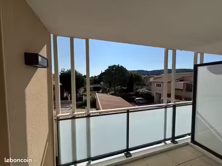 t2 44 m² avec terrasse 6 10 m² + 2 parkings – cavaillon