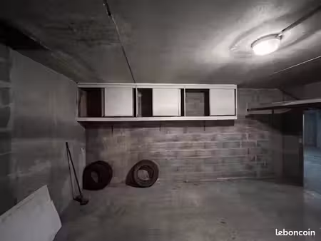 location box parking ferme