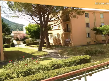 t3 avec parking privé et cave