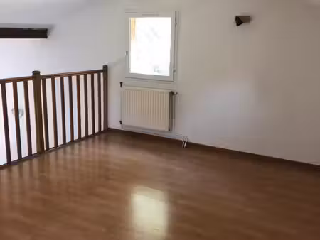 superbe f2 duplex meublé - refait à neuf