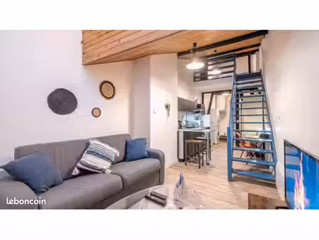 place des bancs  studio cocon/cosy hypercentre limoges 35m2 meublé neuf