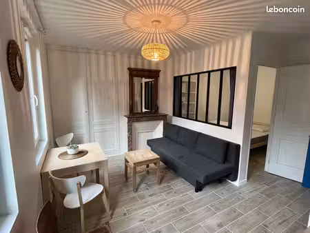 a louer en meublé superbe 2 pièces refait à neuf  très lumineux et très bien situé (près h