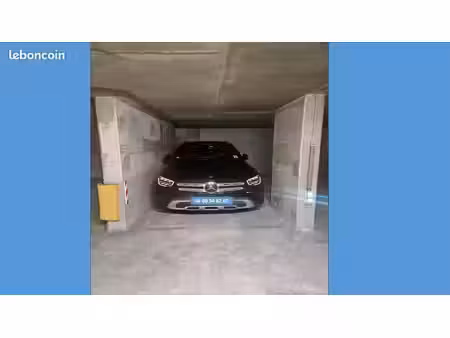 rare- beau parking en plein carré d'or de nice -convient à un 4/4 ou à un suv