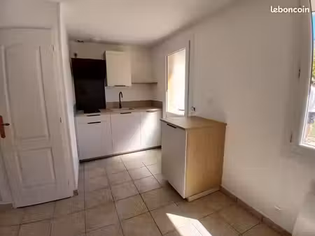 appartement 2 pieces avec place parking et terrasse exterieure