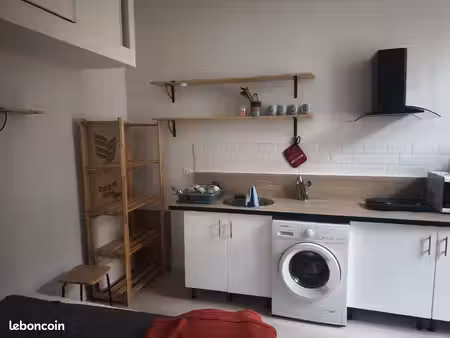 studio isolé et au calme centre village