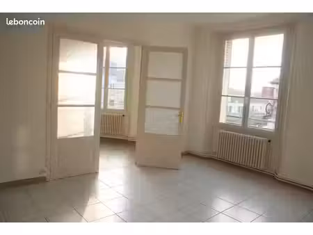 location f2 centre ville ste menehould