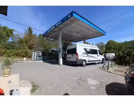 fonds de commerce multiservices avec maison de 97 m2.